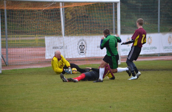 Pirmieji į finalą žengė „Sausumos pajėgų“ pirmoji komanda