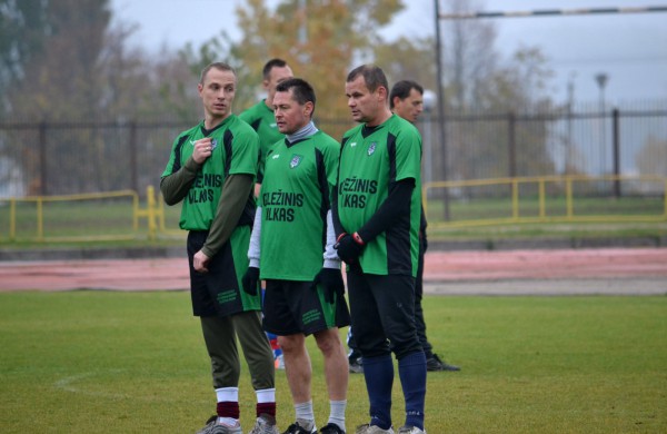 Pirmieji į finalą žengė „Sausumos pajėgų“ pirmoji komanda