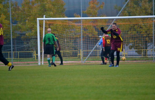 Pirmieji į finalą žengė „Sausumos pajėgų“ pirmoji komanda