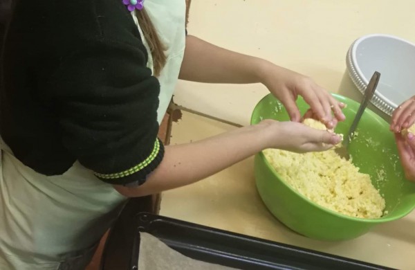 Šveicarijos progimnazijos bendruomenė kviečia švęsti Gerumo dieną