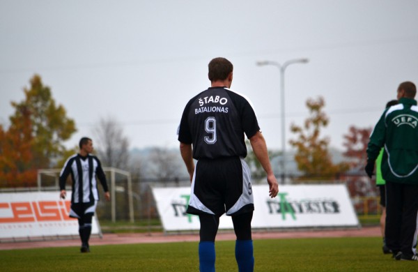 Pirmieji į finalą žengė „Sausumos pajėgų“ pirmoji komanda