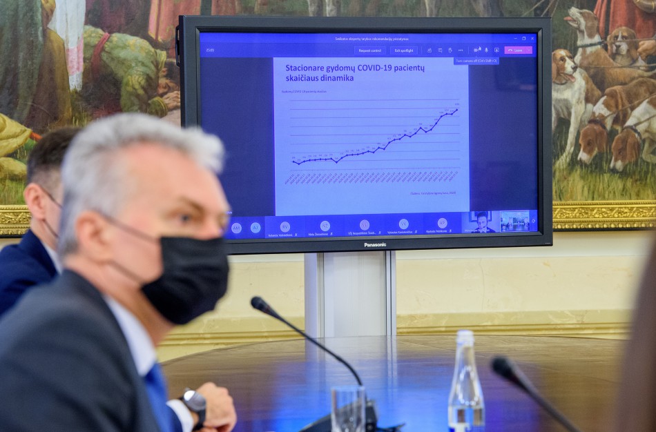 Sveikatos ekspertų taryba siūlo plėsti COVID-19 testavimo pajėgumus