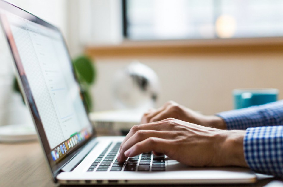 SAM įspėja: socialiniuose tinkluose daugėja melagingos informacijos apie koronavirusą 