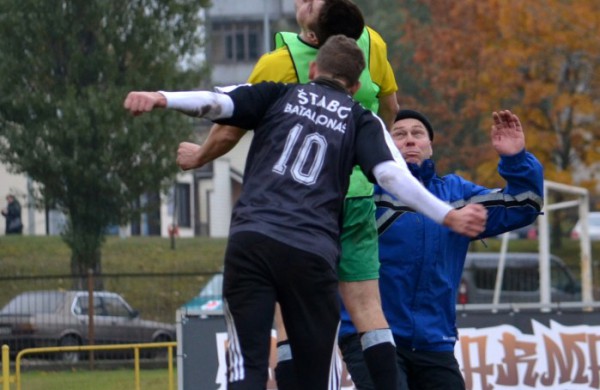 Pirmieji į finalą žengė „Sausumos pajėgų“ pirmoji komanda