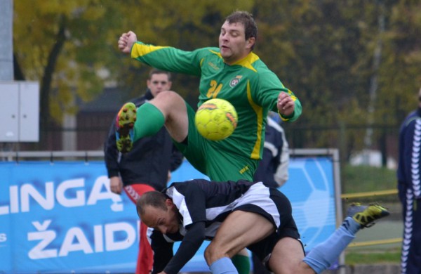 Pirmieji į finalą žengė „Sausumos pajėgų“ pirmoji komanda