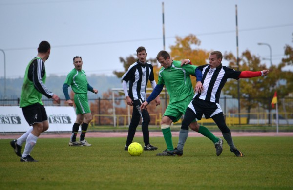 Pirmieji į finalą žengė „Sausumos pajėgų“ pirmoji komanda