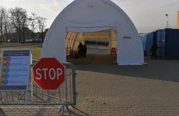 Viešojoje erdvėje - ,,melagienos" apie Jonavoje veikianti mobilųjį koronaviruso testavimo punktą