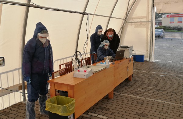 Viešojoje erdvėje - ,,melagienos" apie Jonavoje veikianti mobilųjį koronaviruso testavimo punktą