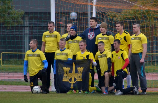 Pirmieji į finalą žengė „Sausumos pajėgų“ pirmoji komanda