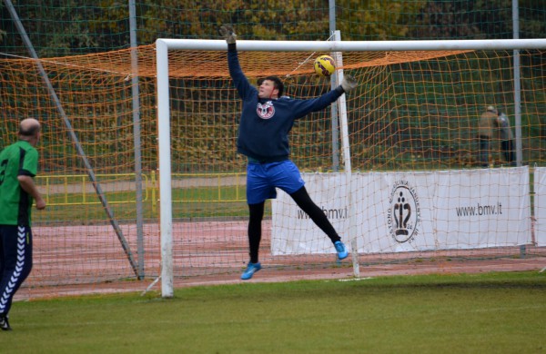 Pirmieji į finalą žengė „Sausumos pajėgų“ pirmoji komanda