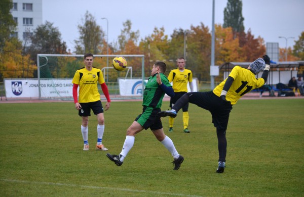 Pirmieji į finalą žengė „Sausumos pajėgų“ pirmoji komanda