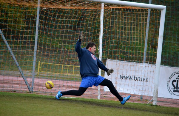 Pirmieji į finalą žengė „Sausumos pajėgų“ pirmoji komanda