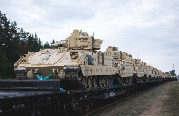 „Rail Baltica“ pritaikys ir karinės technikos gabenimui