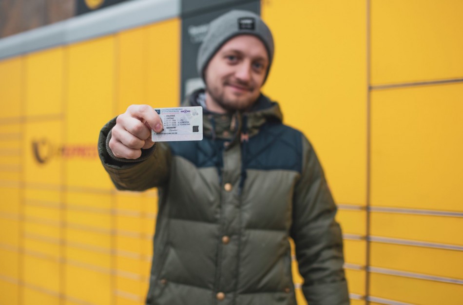 Beveik kas trečias vairuotojas vairuotojo pažymėjimą užsisako internetu