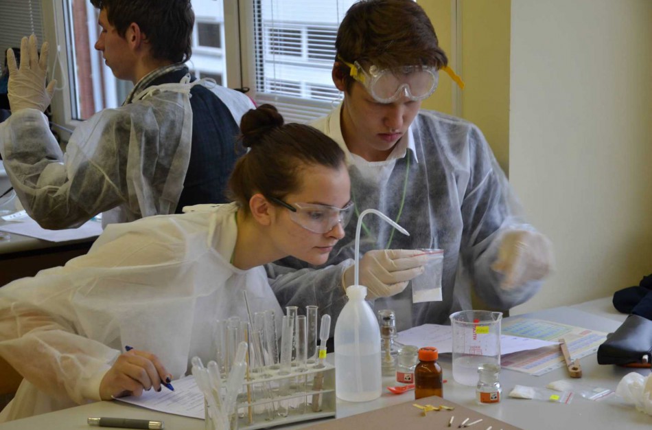 Senamiesčio gimnazija vienai dienai virto chemijos laboratorija