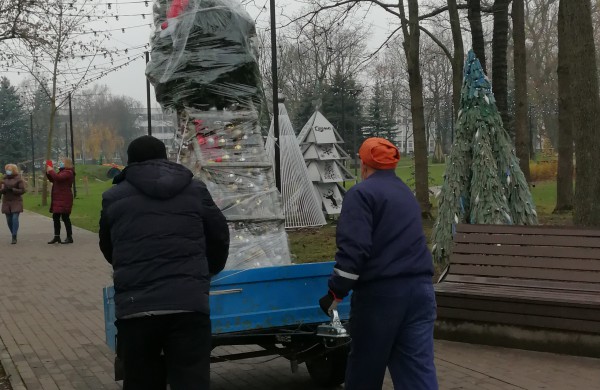 Darbai pačiame įkarštyje – aiškėja, kaip pasipuoš miesto eglė ir naujas tiltas