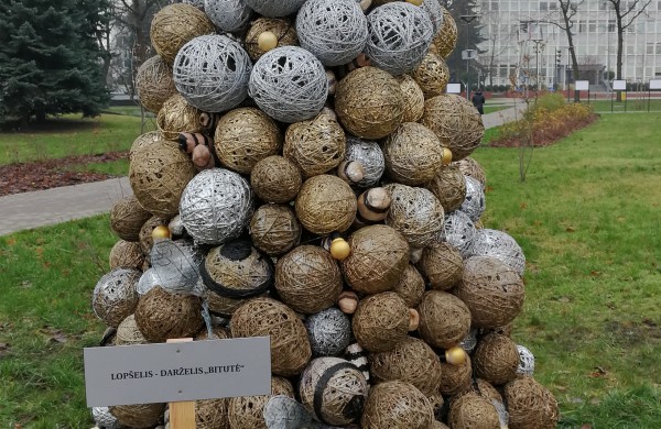 Darbai pačiame įkarštyje – aiškėja, kaip pasipuoš miesto eglė ir naujas tiltas