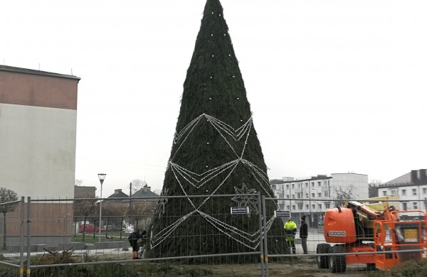 Darbai pačiame įkarštyje – aiškėja, kaip pasipuoš miesto eglė ir naujas tiltas