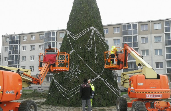 Darbai pačiame įkarštyje – aiškėja, kaip pasipuoš miesto eglė ir naujas tiltas