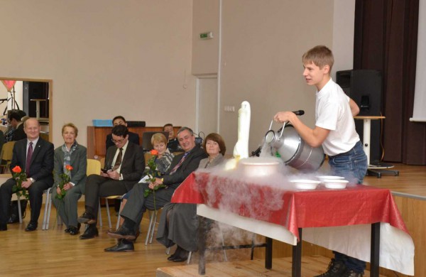 Senamiesčio gimnazija vienai dienai virto chemijos laboratorija