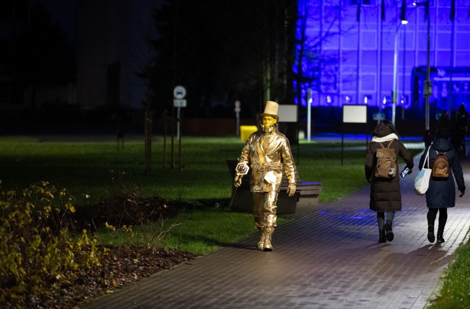 Jonava uždegė Kalėdas: įžiebta miesto eglė ir eglučių miestelis