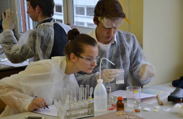 Senamiesčio gimnazija vienai dienai virto chemijos laboratorija