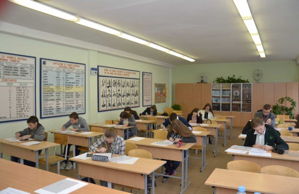 Senamiesčio gimnazija vienai dienai virto chemijos laboratorija