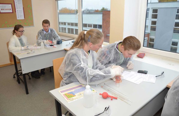 Senamiesčio gimnazija vienai dienai virto chemijos laboratorija