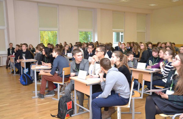 Senamiesčio gimnazija vienai dienai virto chemijos laboratorija