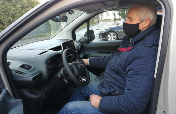 Jonavos vaiko ir šeimos gerovės centrui – naujutėlaitis automobilis