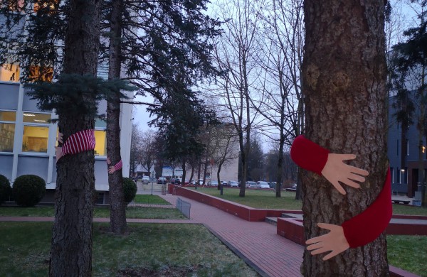 Tarptautinę neįgalių žmonių dieną – šiltas apkabinimas per nuotolį