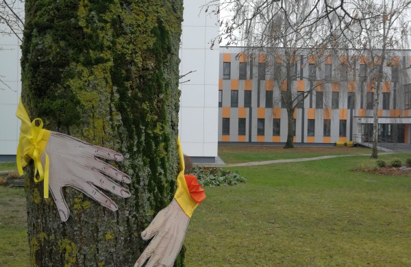 Tarptautinę neįgalių žmonių dieną – šiltas apkabinimas per nuotolį