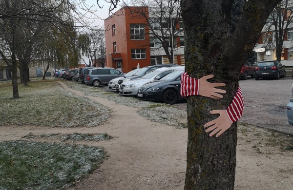 Tarptautinę neįgalių žmonių dieną – šiltas apkabinimas per nuotolį