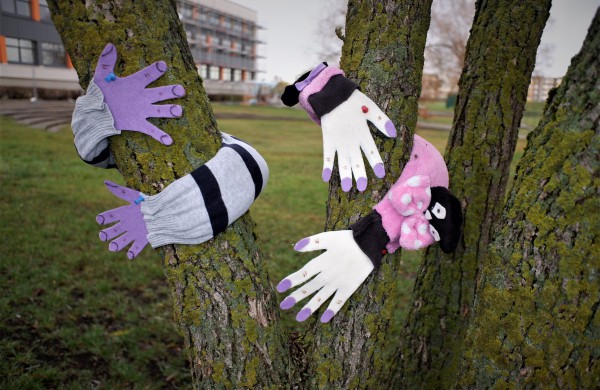 Tarptautinę neįgalių žmonių dieną – šiltas apkabinimas per nuotolį