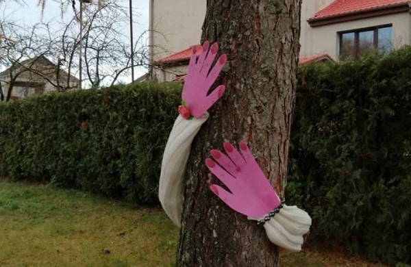 Tarptautinę neįgalių žmonių dieną – šiltas apkabinimas per nuotolį