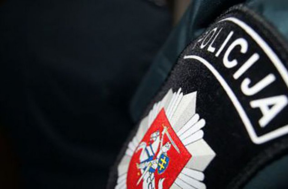 Vagišiai nusitaikė į automobilius: pavogtas ,,BMW" buferis