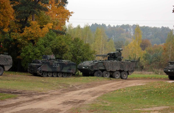 Jonavoje karines pratybas stebėjo Belgijos ir Liuksemburgo gynybos ministrai