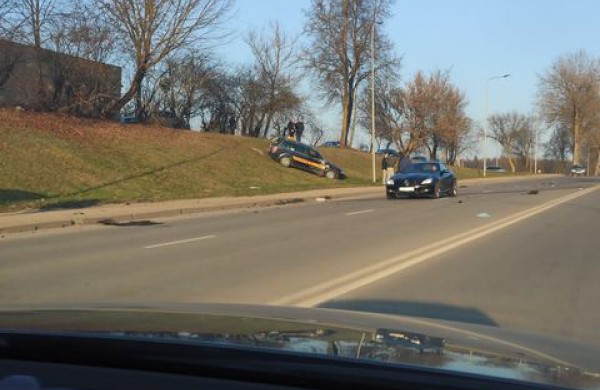 J. Basanavičiaus gatvėje - trijų automobilių susidūrimas: vienas vairuotojas - neblaivus
