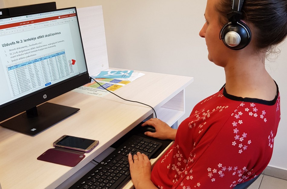 Suaktyvėjus elektroninei prekybai, vyresni šalies gyventojai dar neskuba apsipirkti internetu