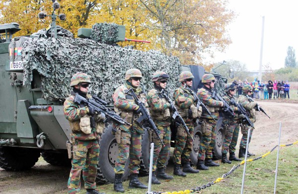Jonavoje karines pratybas stebėjo Belgijos ir Liuksemburgo gynybos ministrai