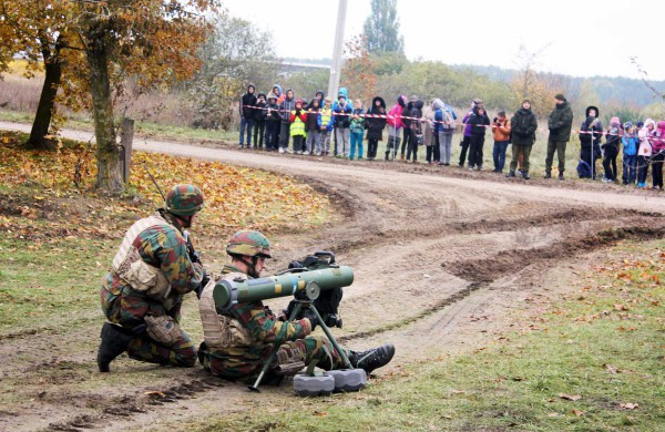 Jonavoje karines pratybas stebėjo Belgijos ir Liuksemburgo gynybos ministrai