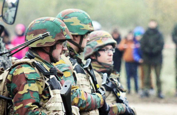 Jonavoje karines pratybas stebėjo Belgijos ir Liuksemburgo gynybos ministrai