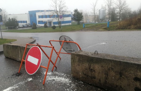 Miestui užsidarius, kai kurie vairuotojai suskubo aiškinti, kad apie ribojimus girdi pirmą kartą