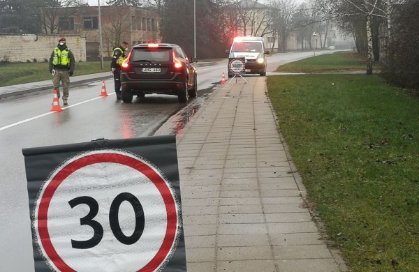 Miestui užsidarius, kai kurie vairuotojai suskubo aiškinti, kad apie ribojimus girdi pirmą kartą