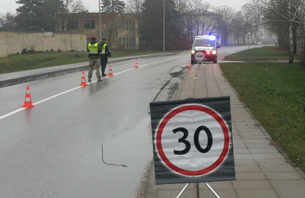 Miestui užsidarius, kai kurie vairuotojai suskubo aiškinti, kad apie ribojimus girdi pirmą kartą