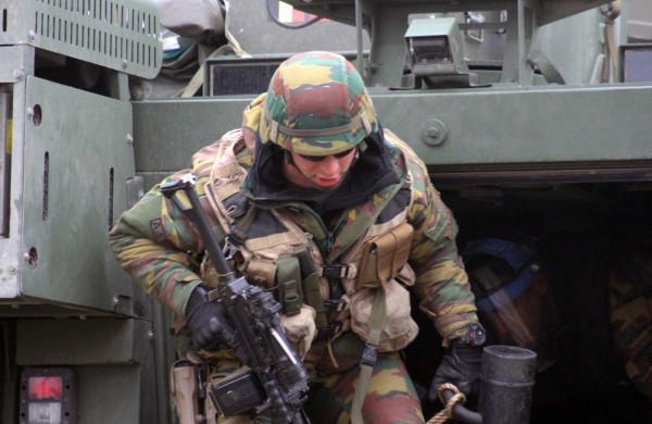 Jonavoje karines pratybas stebėjo Belgijos ir Liuksemburgo gynybos ministrai