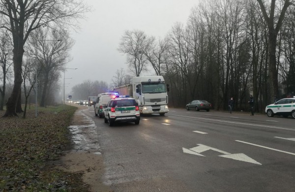 Miestui užsidarius, kai kurie vairuotojai suskubo aiškinti, kad apie ribojimus girdi pirmą kartą