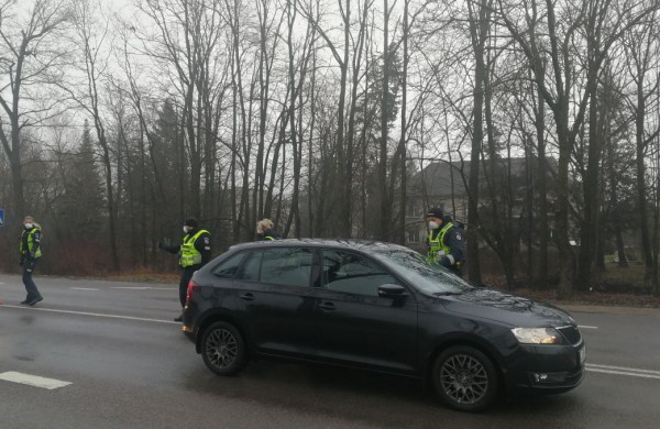 Miestui užsidarius, kai kurie vairuotojai suskubo aiškinti, kad apie ribojimus girdi pirmą kartą