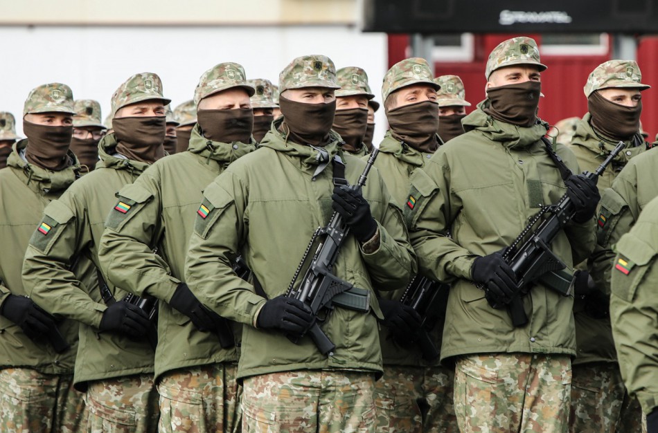 Dalis šauktinių karių šventėms paleidžiami atostogų