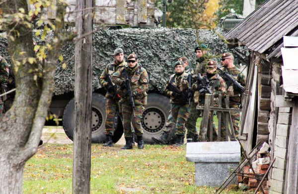 Jonavoje karines pratybas stebėjo Belgijos ir Liuksemburgo gynybos ministrai